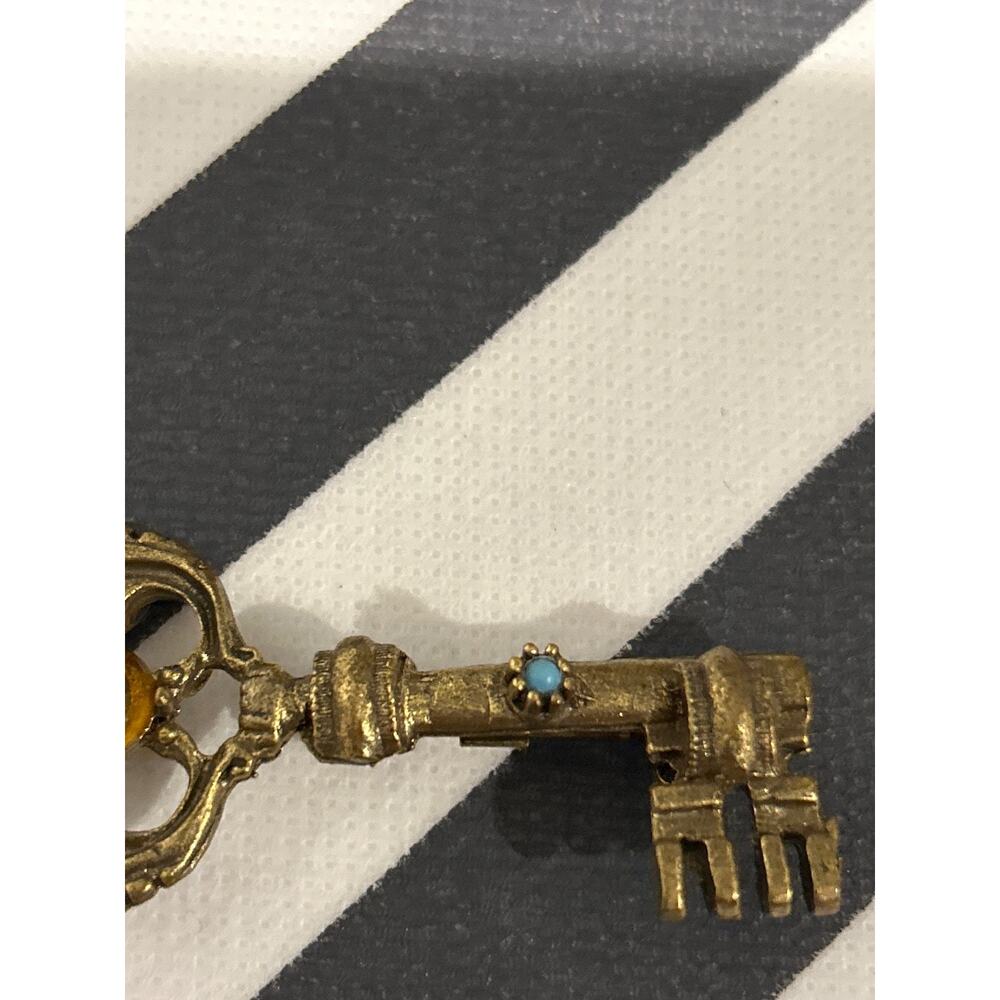 Skeleton Key Brooch - Picture 5 of 5